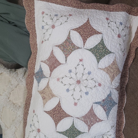 Quilted Cottage Shams I Standard Pair - Picture 2 of 12